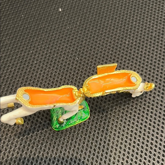 White and Gold Horse Figurine - Picture 3 of 3